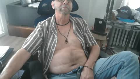 woodworker6473 online show from 06-26-26, 06:56