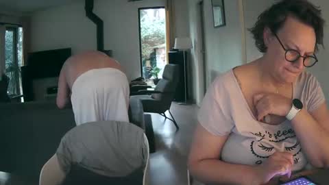 woodwurm and Snoeske online show from 01-23-25, 04:04