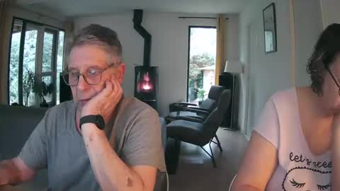 woodwurm and Snoeske online show from 02-26-25, 04:45