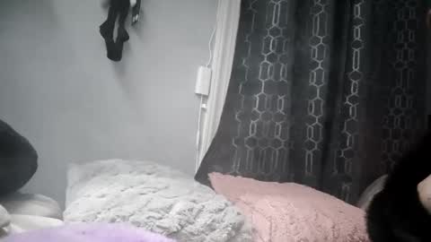 Snapshot of woofwolfxix chatting on 11-24-25, 07:30 woofwolfxix online show from 11-24-25, 07:30