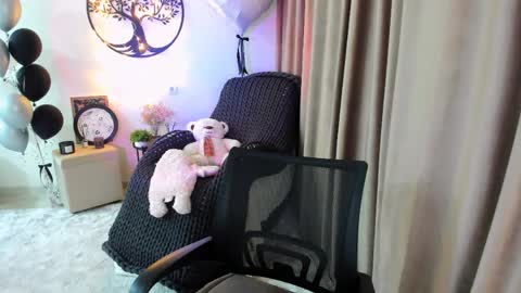 Snapshot of worldofkim chatting on 04-01-26, 03:09 dudetta Kim online show from 04-01-26, 03:09
