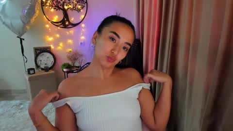 Snapshot of worldofkim chatting on 05-16-26, 10:36 dudetta Kim online show from 05-16-26, 10:36