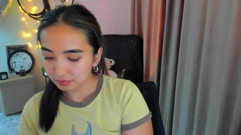 Snapshot of worldofkim chatting on 05-18-26, 02:01 dudetta Kim online show from 05-18-26, 02:01