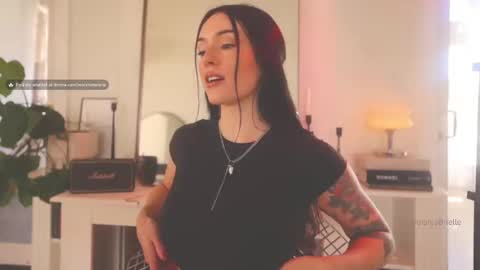 Snapshot of worshipbrielle chatting on 01-23-25, 09:29 Brielle online show from 01-23-25, 09:29