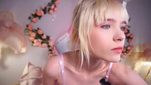 Snapshot of wow_angel chatting on 05-22-26, 05:36 wow_angel online show from 05-22-26, 05:36