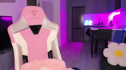 Snapshot of wowlovie666 chatting on 09-29-25, 05:07 Emi online show from 09-29-25, 05:07