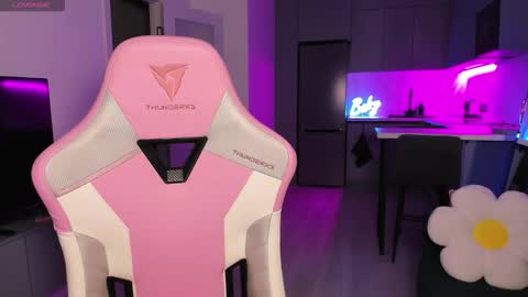 Snapshot of wowlovie666 chatting on 09-30-25, 06:02 Emi online show from 09-30-25, 06:02