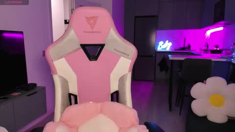 Snapshot of wowlovie666 chatting on 10-03-25, 04:04 Emi online show from 10-03-25, 04:04