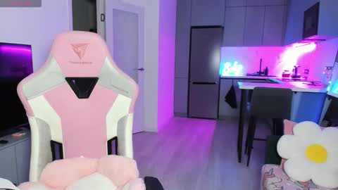 Snapshot of wowlovie666 chatting on 10-08-25, 04:04 Emi online show from 10-08-25, 04:04