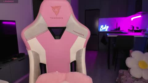 Snapshot of wowlovie666 chatting on 10-29-25, 08:10 Emi online show from 10-29-25, 08:10