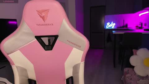 Snapshot of wowlovie666 chatting on 11-03-25, 07:59 Emi online show from 11-03-25, 07:59