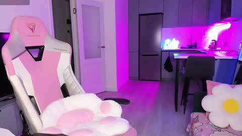 Emi online show from 11-20-25, 04:07