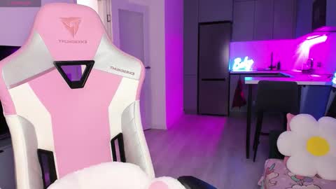 Emi online show from 12-14-25, 04:12