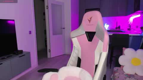 Emi online show from 12-15-25, 04:11