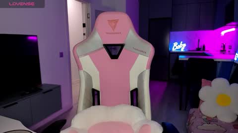 Emi online show from 02-14-26, 04:09