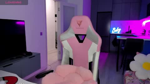 Emi online show from 03-18-26, 04:59