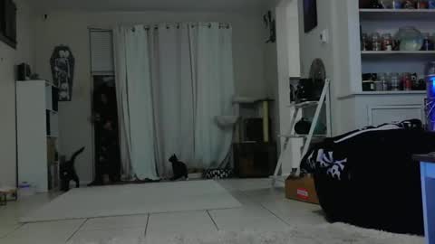 Crystal Lake online show from 10-08-25, 05:05