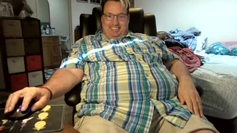 Snapshot of wrensworldx chatting on 06-20-26, 12:25 Wren VX online show from 06-20-26, 12:25