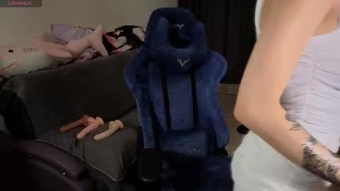 Neo and Abby online show from 12-21-25, 11:17