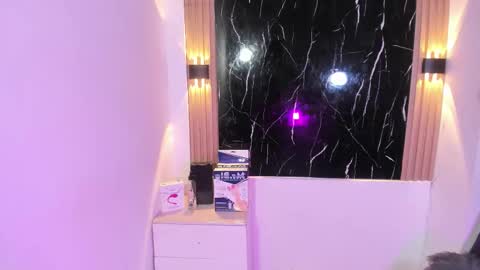 wyatt online show from 10-31-25, 04:02