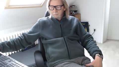 WyattEarp64 online show from 11-27-25, 10:50