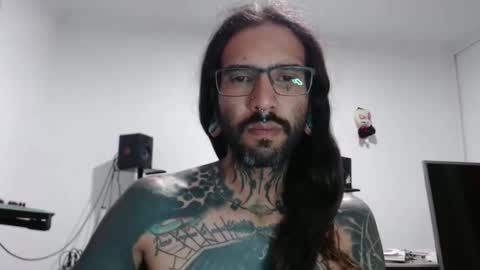 Snapshot of x_dr4ma_x chatting on 12-18-25, 11:05 xdramax online show from 12-18-25, 11:05