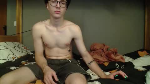 Snapshot of x_files_t chatting on 10-13-25, 03:28 Philipp and Este online show from 10-13-25, 03:28