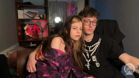 Philipp and Este online show from 04-01-26, 10:40