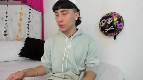 Snapshot of xaandergrey chatting on 10-15-25, 03:45 xaanderGrey online show from 10-15-25, 03:45