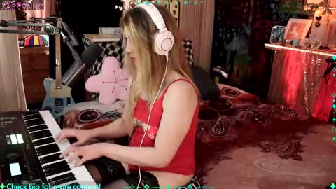 Snapshot of xaevynne chatting on 02-15-25, 08:00 Xaevynne Sometimes Milla Milla The Cute as a Buttom Brunette online show from 02-15-25, 08:00