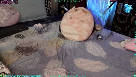 Snapshot of xaevynne chatting on 02-18-25, 09:54 Xaevynne Sometimes Milla Milla The Cute as a Buttom Brunette online show from 02-18-25, 09:54