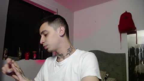 Snapshot of xalejo_max chatting on 10-22-25, 11:48 xalejo_max online show from 10-22-25, 11:48