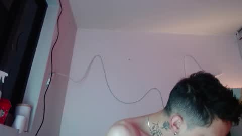 Snapshot of xalejo_max chatting on 11-17-25, 10:43 xalejo_max online show from 11-17-25, 10:43