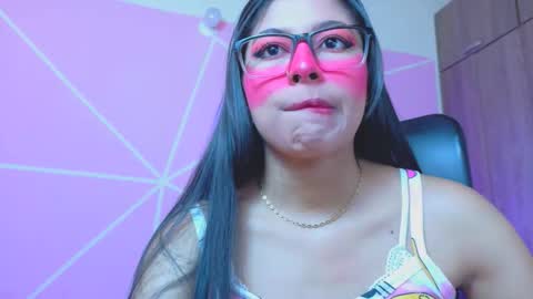 Snapshot of xallysonx_ chatting on 04-15-26, 12:01 XALLYSONX online show from 04-15-26, 12:01