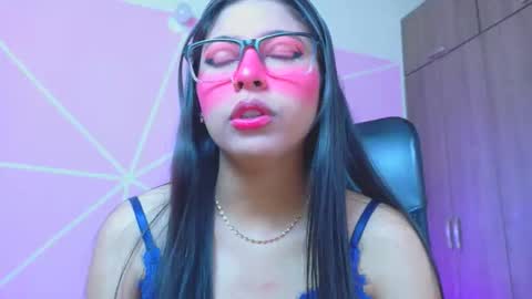 Snapshot of xallysonx_ chatting on 04-19-26, 11:53 XALLYSONX online show from 04-19-26, 11:53