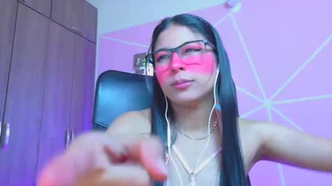 Snapshot of xallysonx_ chatting on 04-25-26, 01:41 XALLYSONX online show from 04-25-26, 01:41