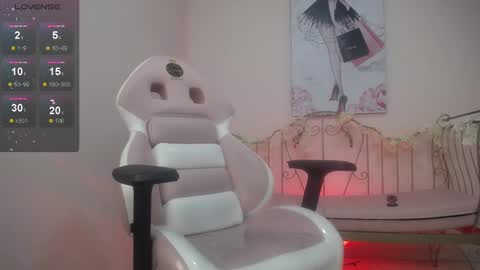 Xayah online show from 12-30-24, 04:19