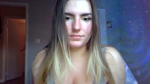 Snapshot of xcharlottexeuphoriax chatting on 02-18-25, 01:10 charlotte euphoria online show from 02-18-25, 01:10