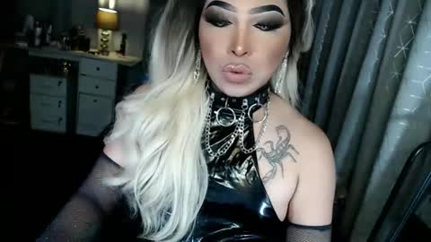 Snapshot of xdirtyflirtyx chatting on 09-08-25, 05:01 Zhavia online show from 09-08-25, 05:01