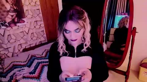 Snapshot of xdirtymistressx chatting on 12-14-25, 08:35 XDirtymistressX online show from 12-14-25, 08:35