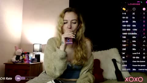 Snapshot of xelliee_rosex chatting on 01-18-25, 03:31 EllieeRose online show from 01-18-25, 03:31