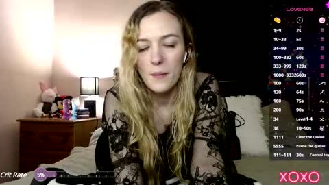 Snapshot of xelliee_rosex chatting on 02-11-25, 08:20 EllieeRose online show from 02-11-25, 08:20