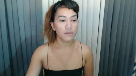 GWEN THOMPSON .......   online show from 12-12-24, 11:58