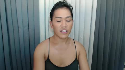 GWEN THOMPSON .......   online show from 12-19-24, 05:18