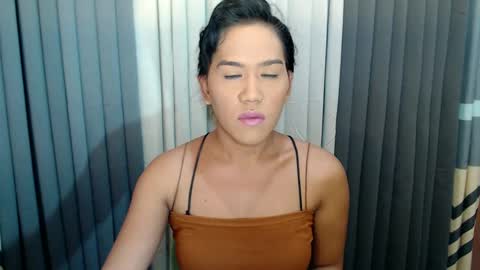 GWEN THOMPSON .......   online show from 01-26-25, 07:41