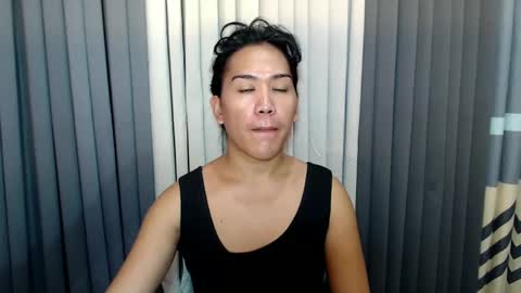 GWEN THOMPSON .......   online show from 02-12-25, 04:12