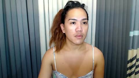 GWEN THOMPSON .......   online show from 02-15-25, 05:19