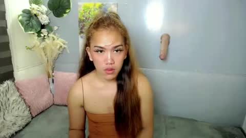 GWEN THOMPSON .......   online show from 03-10-25, 05:18