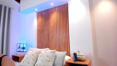 XIMENA LOPEZ online show from 11-24-25, 07:46