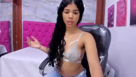 Ximena Ruiz  online show from 06-04-26, 12:55